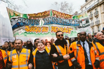 December 17, 2019, Paris, FRANCE. Demonstration in Paris against the pension reform. 17 décembre 2019, Paris (75), FRANCE. Union entre la RATP et la SNCF lors de la manifestation contre la réforme des retraites à Paris.